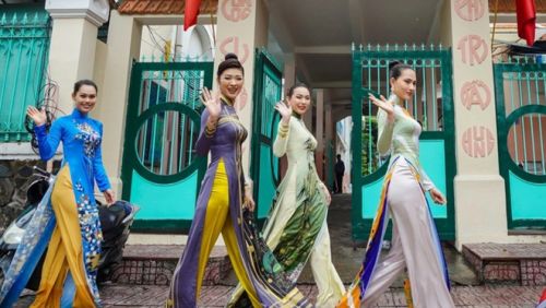 Hoa hậu mong lấy tỷ phú, mũm mĩm phải hầu chồng
